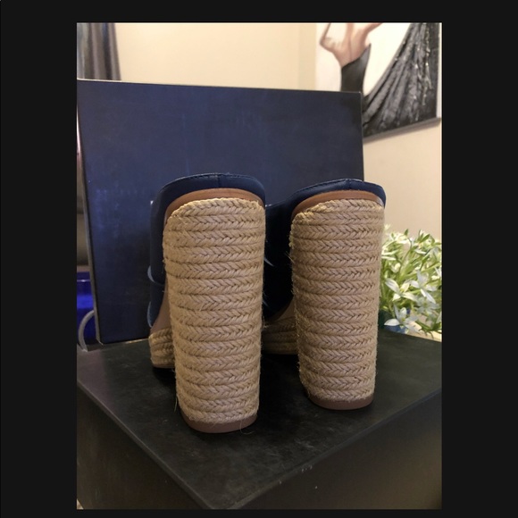 SOLD!!!

💙NEW “BCBG” *Cecely* Blue Midnight Elko Nubuck size 7💙 - Picture 4 of 8